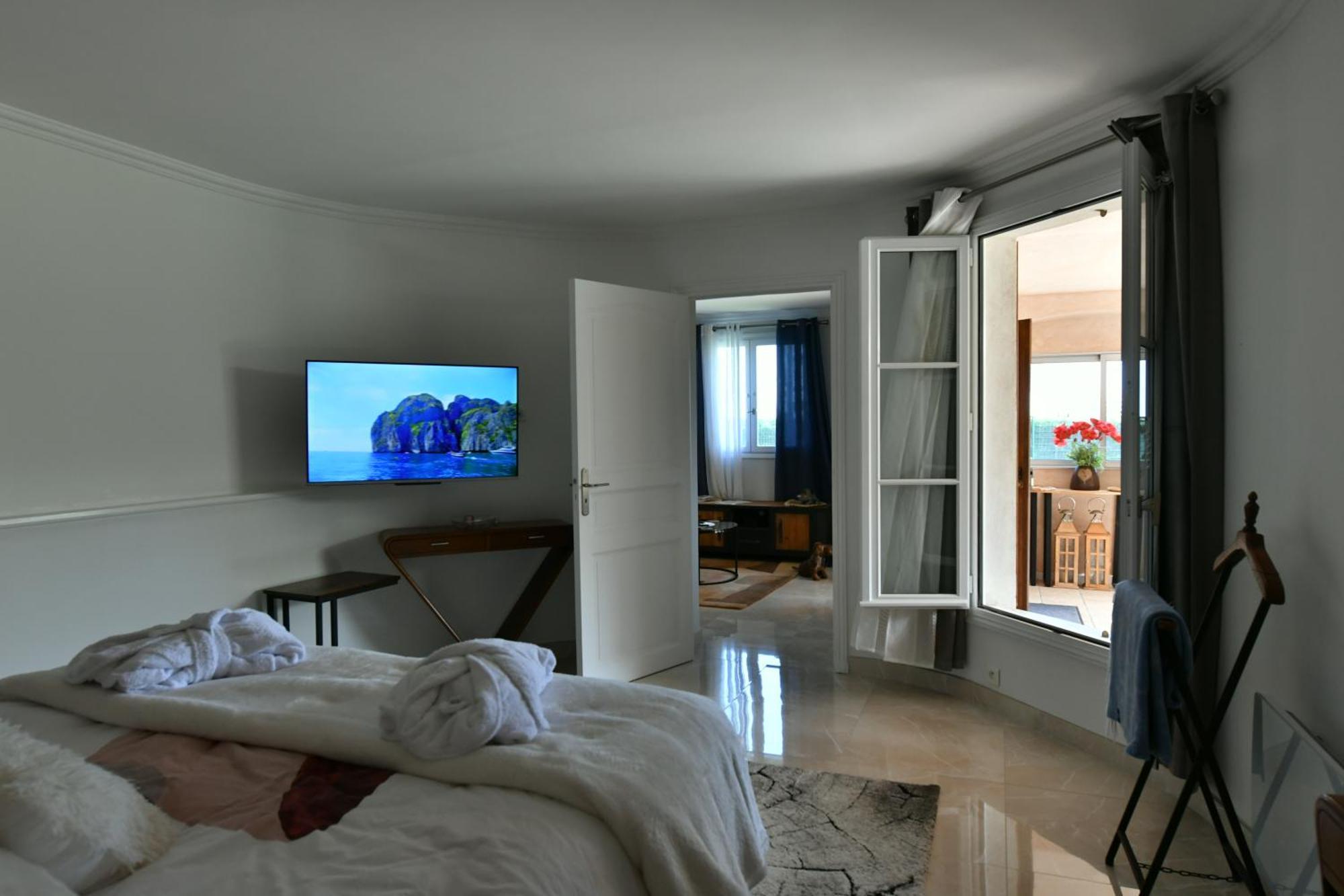 Elegant-cosy 2p55m2 Dans Bas De Provencale ! Appartement *