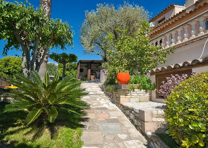 Elegant-Cosy 2P55M2 Dans Bas De Villa Provencale !