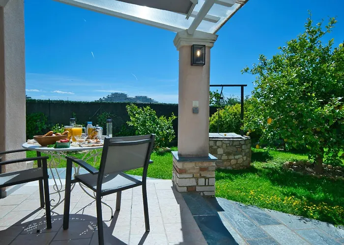 Elegant-Cosy 2P55M2 Dans Bas De Villa Provencale !