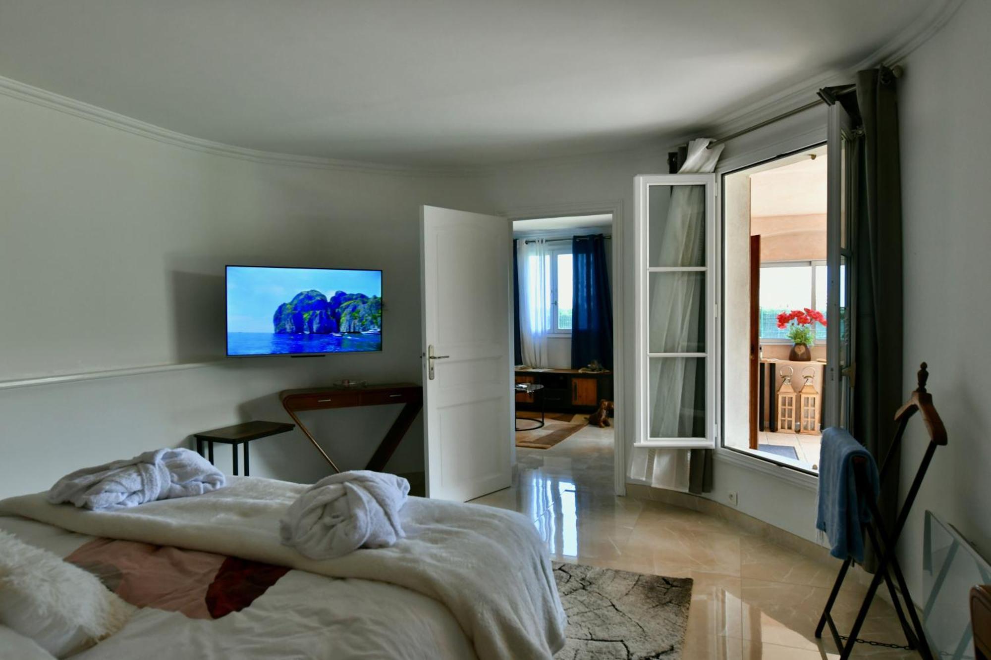 Elegant-cosy 2p55m2 Dans Bas De Provencale ! *