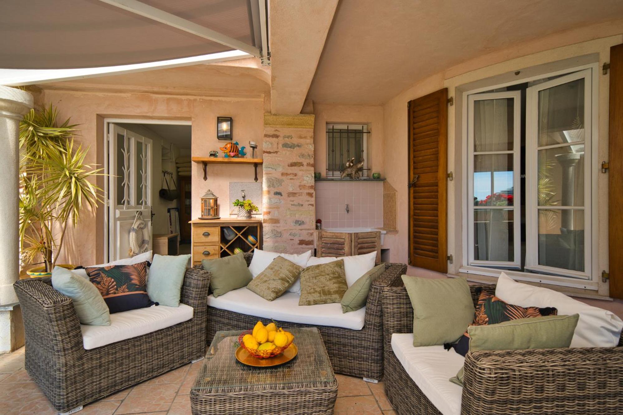 Elegant-cosy 2p55m2 Dans Bas De Provencale !